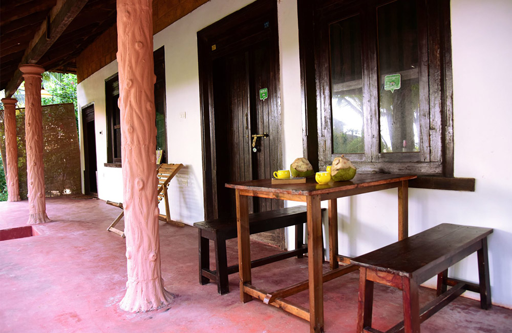 Traditional-Kerala-Vasthu-Village-Home-Entrance-k