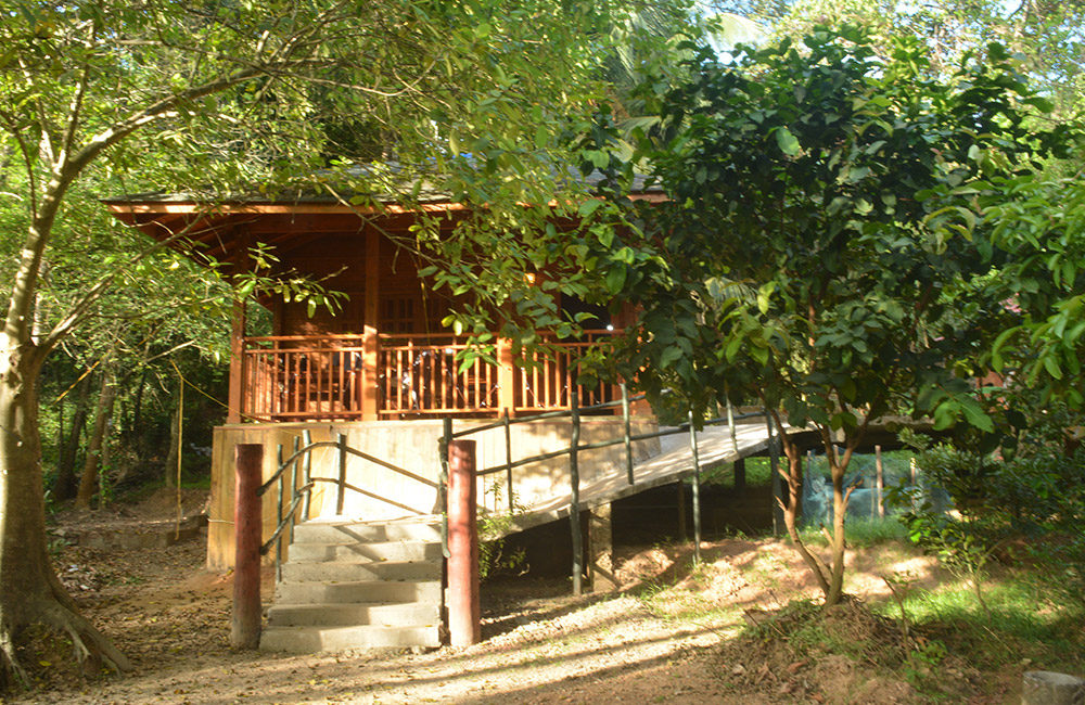 thottada-beach-house-wood-hut-k